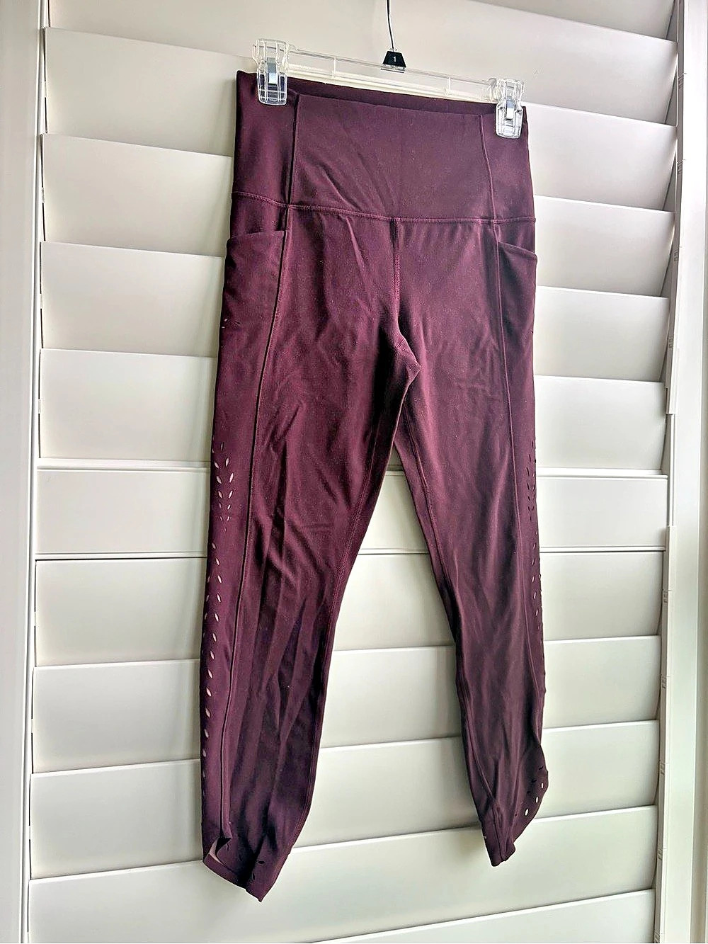 Athleta Salutation Stash Pocket Laser Cut 7/8 Tight Purple Small